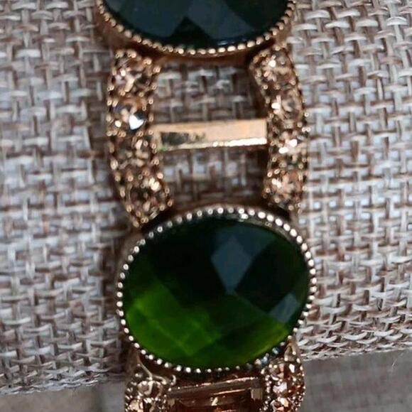 Monet Green Cabochon W/ Clear Rhinestones Signed Stretch Bracelet - Picture 4 of 7